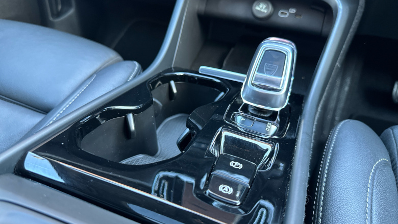 Volvo XC40 2.0 B4P Ultra Dark 5dr Auto Petrol Estate